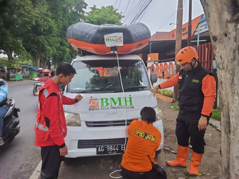 BMH juga mengirimkan satu unit mobil tanggap bencana untuk membantu korban banjir Trenggalek. (Foto: Dok BMH)