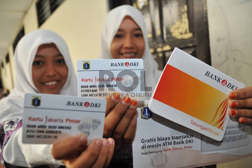 Siswa dapat dana Kartu Jakarta Puntar (KJP).
