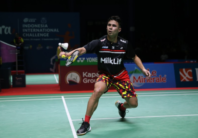 Pemain tunggal putra Indonesia Ikhsan Leonardo Imanuel Rumbay lolos ke baba kedua Indonesia International Challenge 2023.