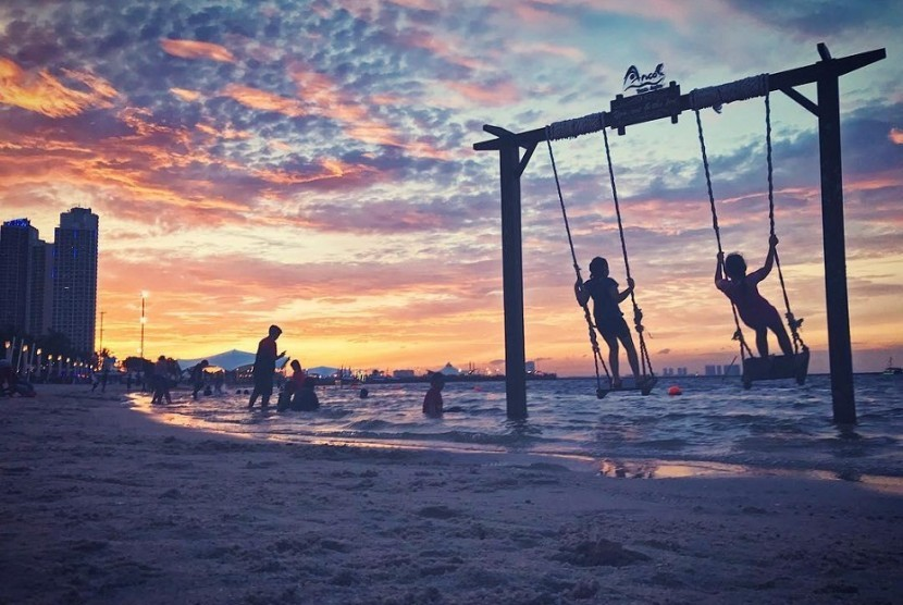 Pantai Ancol. Selama Ramadhan 2023, PT Impian Jaya Ancol memberikan tiket masuk Ancol gratis. Foto: Republika.