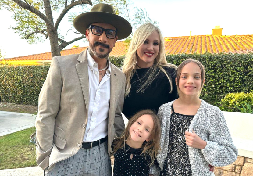 Instagram/rochelle_deanna/AJ McLean bersama Rochelle McLean dan dua anaknya Elliot dan Lyric