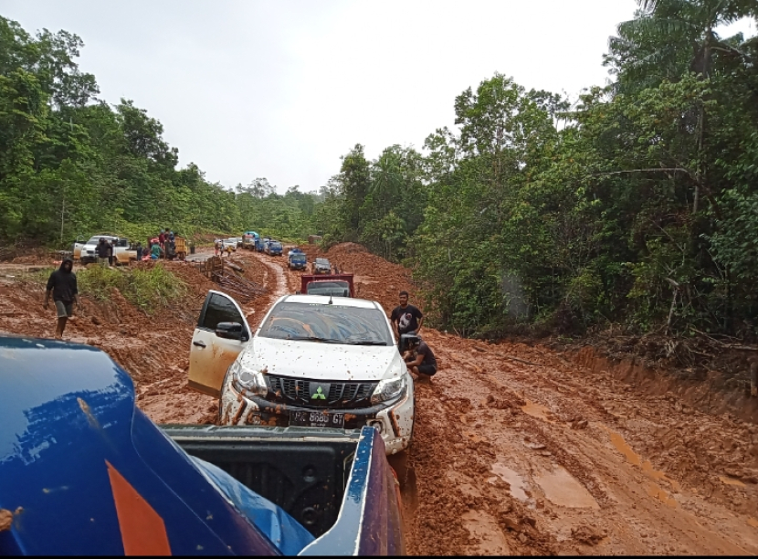 Jalan rusak jalur Merauke - Boven Digoel, Papua Selatan.