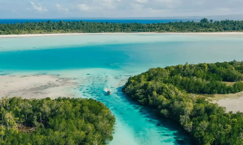 Cagar Alam Widi, kepulauan atol karang yang dijual di Indonesia. Foto: Sothebys