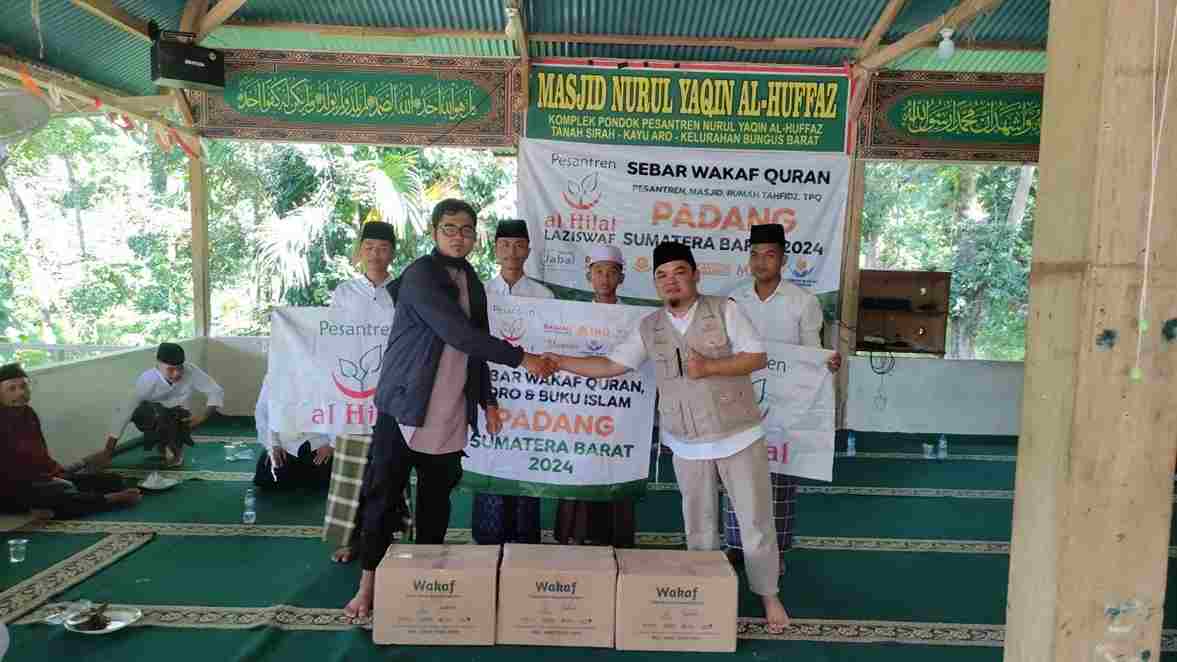 LAZISWAF Al Hilal Salurkan Ribuan Wakaf Quran Dan Buku Islam di Tanah Minang