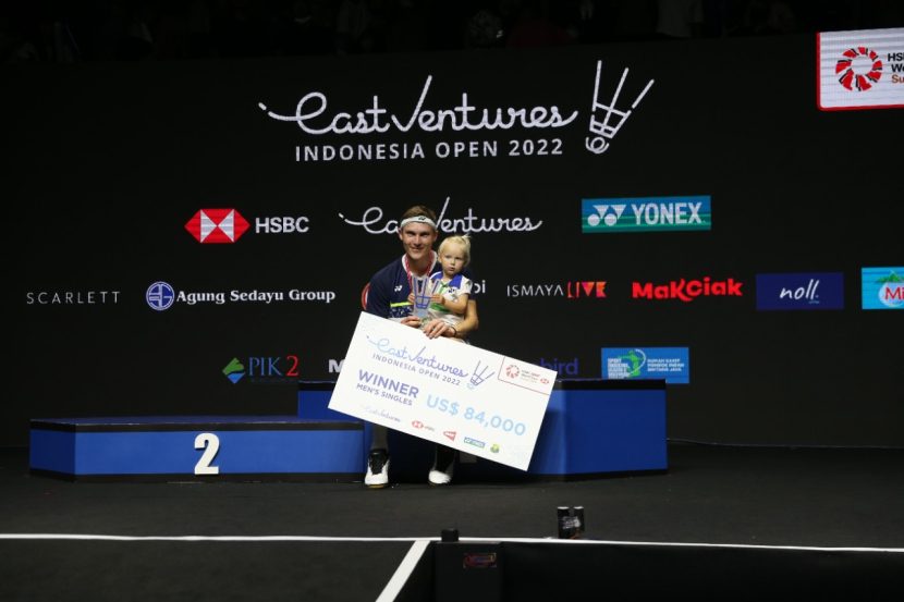 Pemain Denmark, Viktor Axelsen meraih rekor dengan pemain tunggal putra terlama menduduki peringkat 1 dunia selama 123 pekan.