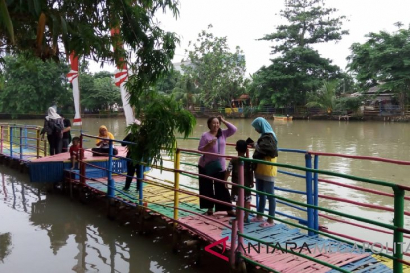 Suasana di Kawasan Wisata Hutan Bambu Bekasi Timur