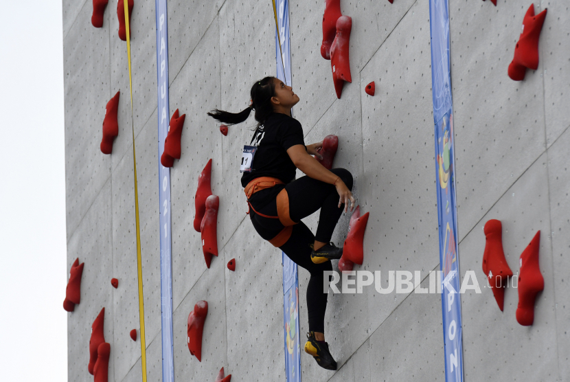 Desak Made Rita Kusuma Dewi memastikan diri lolos ke ke Olimpiade Paris 2024 setelah meraih emas dalam Piala Dunia Panjat Tebing di Bern, Swiss, Jumat (11/8/2023). Foto: ANTARA/Abriawan Abhe