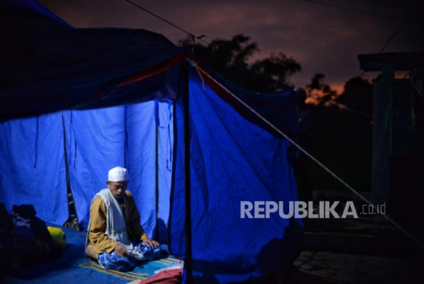 ilustrasi sholat subuh. Niat Sholat Subuh 2 Rakaat, Imam, Makmum dan Sendiri. Foto: Republika/Thoudy Badai