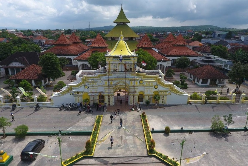 Masjid Jami' Sumenep salah satu destinasi wisata religi di Madura (dok. republika)