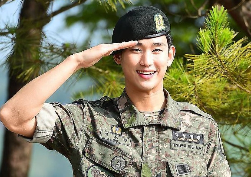 Kim Soo-hyun kembali wamil sebagai tentara cadangan. Dok: Xsport News.