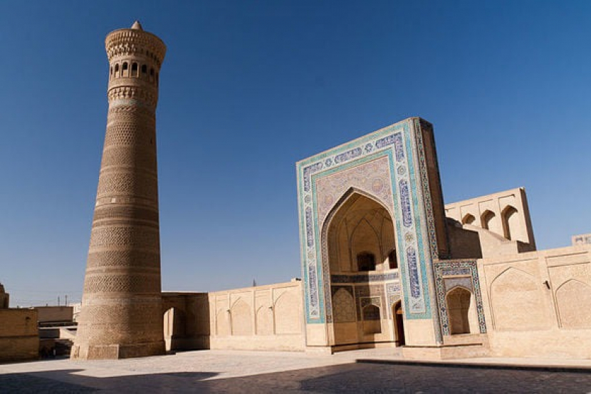 Menara masjid Bukhara.