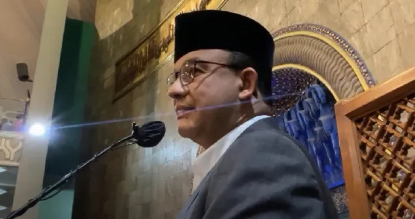 Anies Baswedan saat ceramah Tarawih di Masjid UGM.