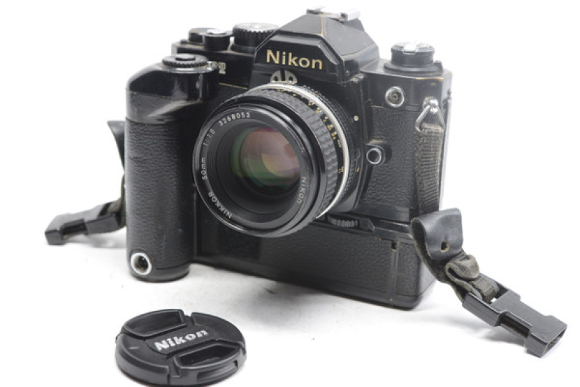 Ilustrasi kamera Nikon FM2N dan Motor Drive (foto: acephoto.net)