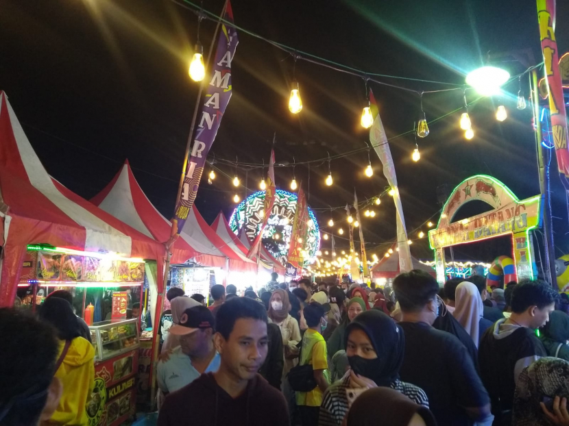 Ribuan warga memadati arena Pasar Malam di SC.
