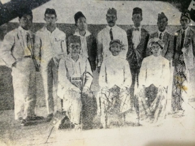 SM Kartosoewirj (ketiga dari kiri) ketika Sumpah Pemuda 28 Oktober 1928