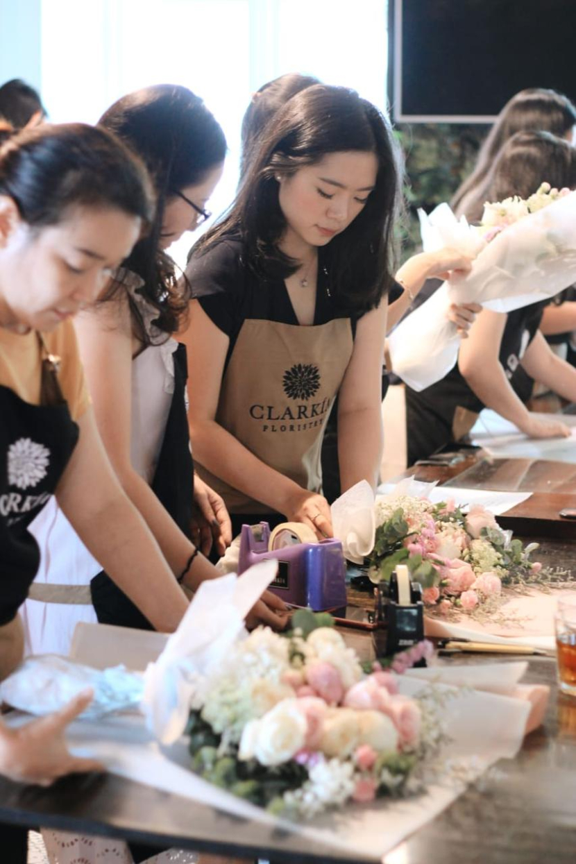 Clarkia Floristry menggelar Workshop Merangkai bunga bertajuk Ready, Set, Bloom: Spring Hand Bouquet Workshop pada Minggu, 19 Mei 2024, pukul 13.00 WIB, di Tiembi Cafe, Jakarta Barat. (Foto: Clarkia Floreistry)