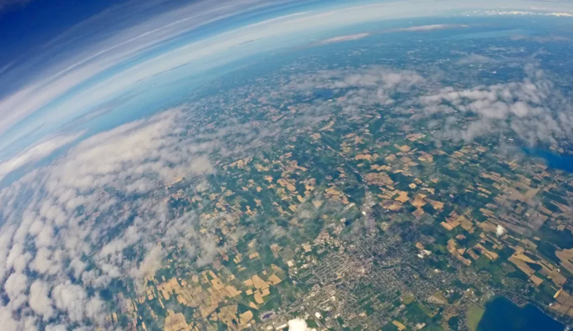 Pemandangan Bumi dari balon dengan ketinggian super. Gambar: Matt Champlin/Getty Images