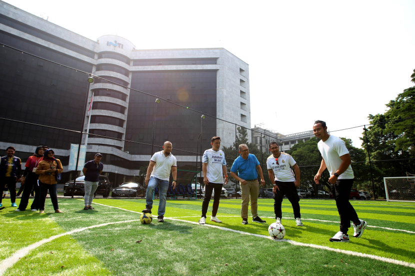 Mantan striker Persib Atep Rizal saat Launching Mini Soccer Inti Sport Hub