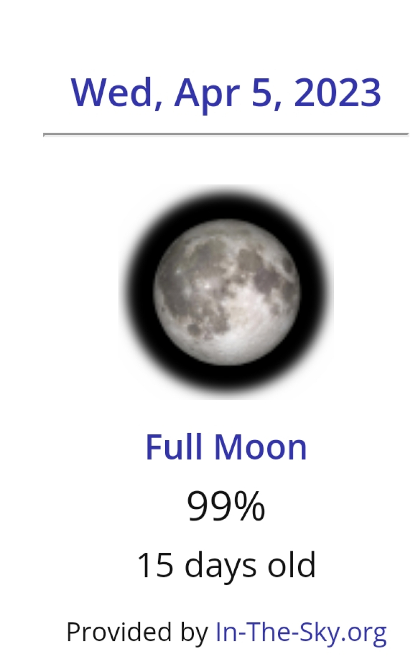 Penampakan bulan malam ini, 5 April 2023. Bulan sedang menuju purnama.