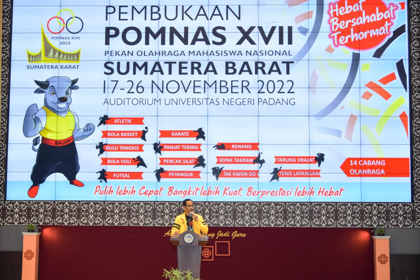 Mendikbudristek Nadiem Anwar Makarim membuka Pekan Olahraga Mahasiswa Nasional (POMNAS) ke-17 di Universitas Negeri Padang, Kota Padang, Sumatera Barat, Kamis (17/11/22). Foto : puspresnas