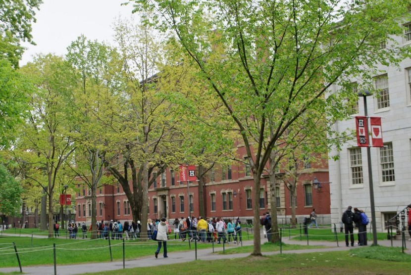 Harvard University adalah satu kampus yang ditawarkan dalam Beasiswa Luar Negeri Program Doktor bagi Dosen Perguruan Tinggi Penyelenggara Program Studi Pendidikan, Kemendikbudristek. Foto : Flickr   