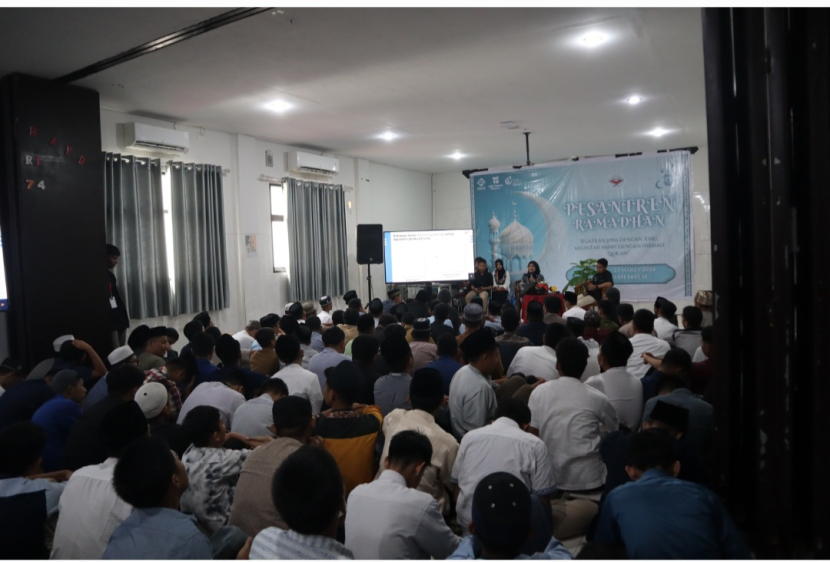 YPT Telkom Bandung memberi pelatihan literasi digital