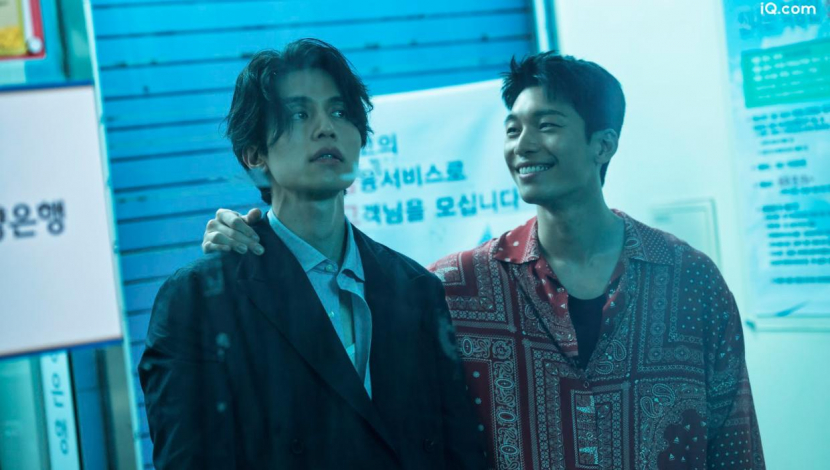 Lee Dong-wook sebagai Ryu Soo-yeol dan Wi Ha-Joon sebagai K dalam Bad and Crazy yang rilis 2021 lalu. Sumber IMDB. 