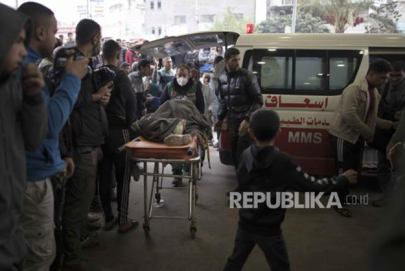 Kesibukan di Rumah Sakit Nasser, Khan Yunis, Gaza. (EPA-EFE/HAITHAM IMAD)