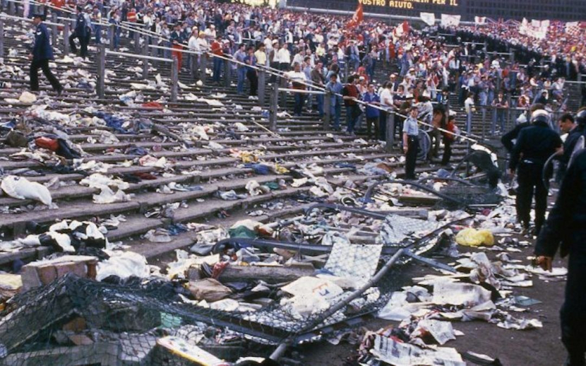 Jenazah penonton bergelimpangan di tragedi di Heysel, Belgia kala pertandingan Liverpool melawan Juventus.