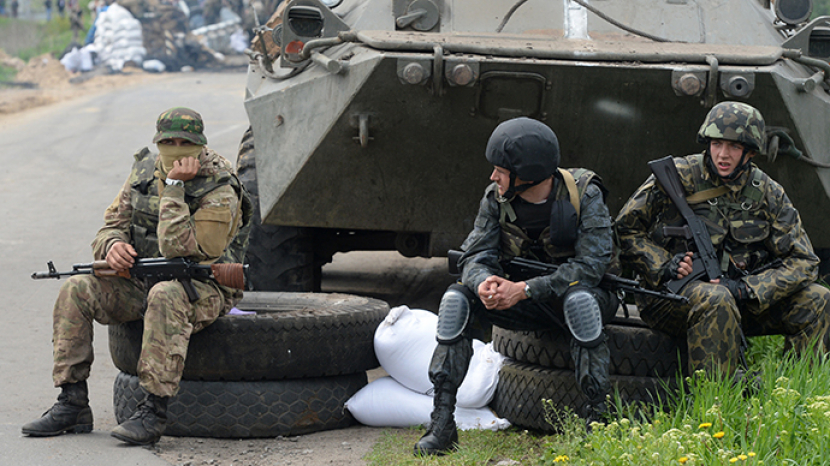 Pasukan Ukraina berjaga di luar kota Andreyevskoye dekat Slavyansk, Wilayah Donetsk (RIA Novosti / Mikhail Voskresenskiy) © RIA Novosti