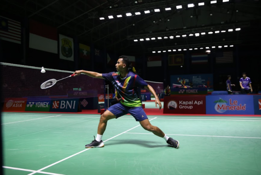 Tiga pemain tunggal putra Indonesia, Alwi Farhan, Tegar Sulistyo dan Tommy Sugiarto kompak memenangkan pertandingan di babak kedua Indonesia International Challenge 2023.