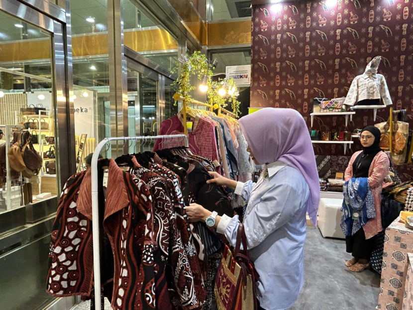 Usaha Mikro Kecil Menengah (UMKM) binaan PT KAI dalam gelaran Jakarta International Handicraft Trade Fair (Inacraft) 2023 yang digelar di Jakarta Convention Center (JCC) pada 4 - 8 Oktober 2023. (Foto: Humas PT KAI)