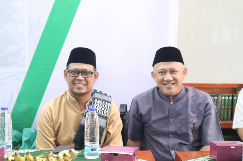 Wakil Walikota Depok, Ir H Imam Budi Hartono (kiri) dan Ketua Baznas Kota Depok, Dr Endang Ahmad Yani. (Foto: Dok Baznas Kota Depok)
