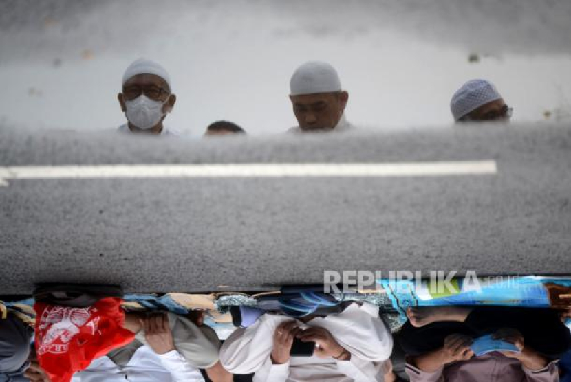 Ilustrasi sholat berjamaah. Foto: Republika/Prayogi