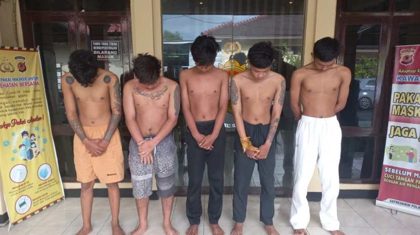 Lima anggota geng motor diamankan polisi setelah melakukan penganiayaan terhadap seorang petani di Kabupaten Indramayu. (Istimewa)