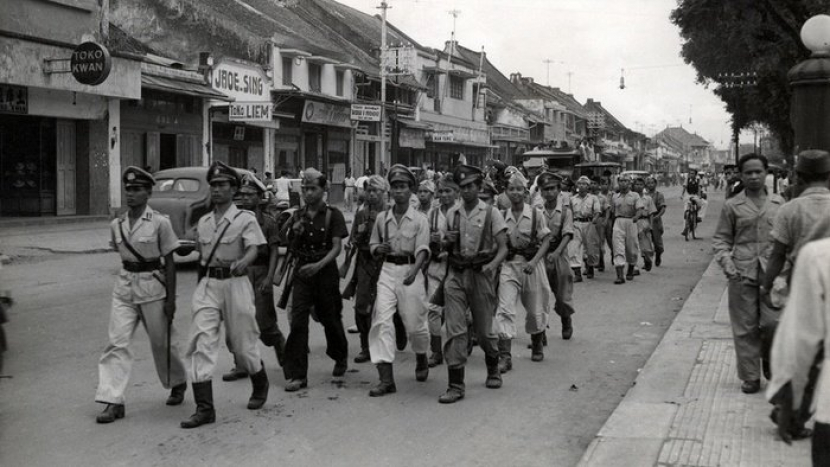 Gerilyawan RI masuk kota melintasi kawasan Malioboro