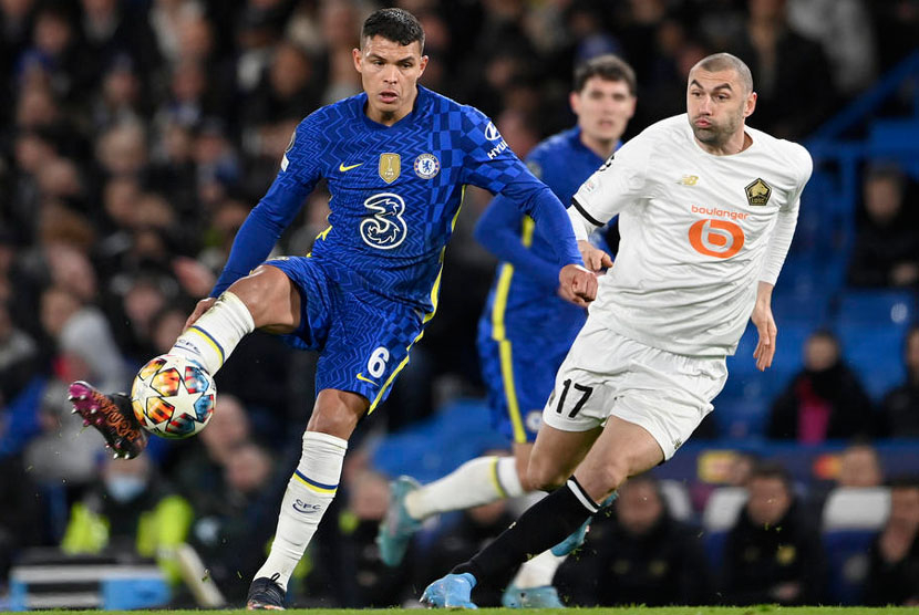 Thiago Silva mencatatkan rekor pada laga Chelsea vs Lille. (Foto: EPA-EFE/Andy Rain)