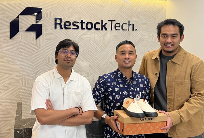 Direktur Utama Restock Tech, Tiar N Karbala dan CEO Emba Footwear, Agam Hanafiah. (Foto: Restock)
