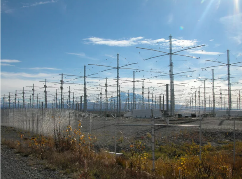 Susunan antena HAARP dekat Gakona, Alaska. Gambar: Michael Kleiman, Angkatan Udara AS melalui Live Science