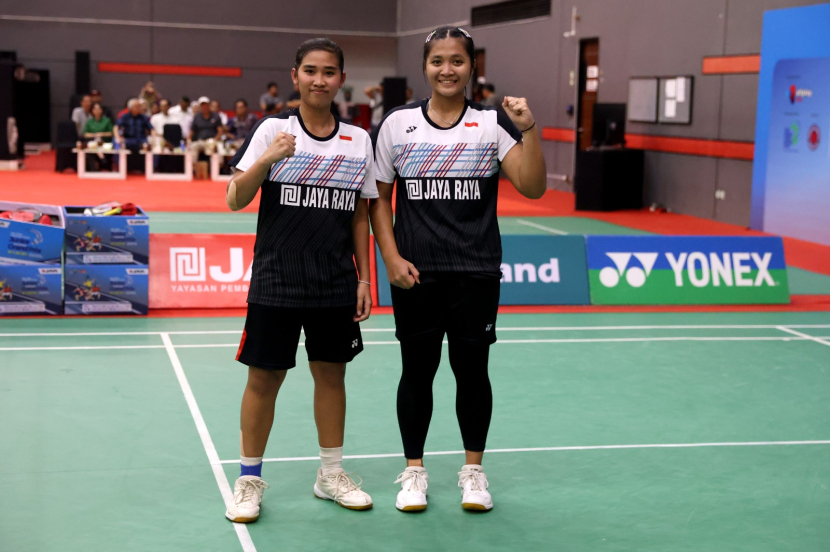 Pebulu tangkis ganda putri U-19 binaan PB Jaya raya, Nabila Cahya Permata Ayu/Reva Olivia Damayani, berhasih meraih gelar juara Yonex Sunrise Pembangunan Jaya Raya Junior International Grand Prix 2024 di GOR Jaya Raya Bintaro, Jakarta, Minggu (14/7/2024). (Foto: Humas PB Jaya Raya)