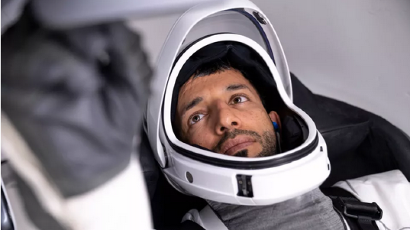 Sultan Al Neyadi, spesialis misi SpaceX Crew-6, akan menjadi astronot Uni Emirat Arab pertama yang menerbangkan rotasi normal Stasiun Luar Angkasa Internasional. Dia akan menghabiskan setengah tahun di luar angkasa. Gambar: SpaceX