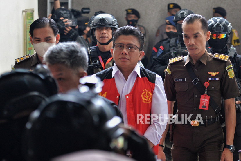 Ferdy Sambo. Sebelum Sambo, ada jenderal polisi bernama Soegeng Soetarto yang lolos dari vonis mati dan diganti penjara seumur hidup. Foto: Republika