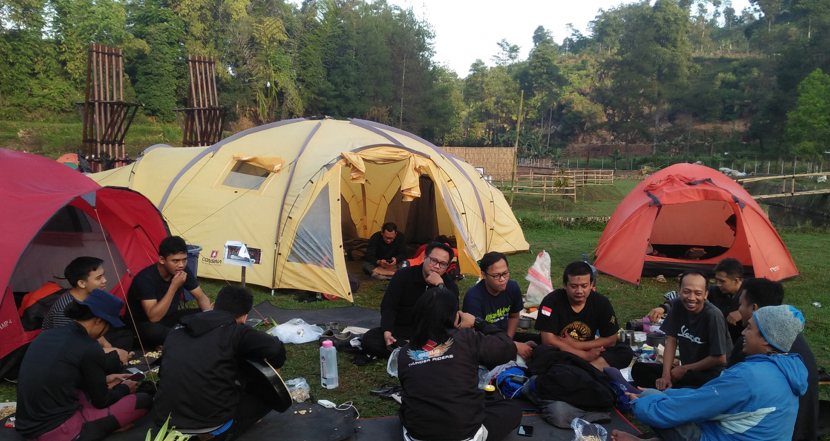 Camping Telaga Madirda di Kecamatan Ngargoyoso, Kabupaten Karanganyar, Jawa Tengah.