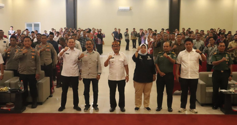 Sinergitas antara aparatur pemerintah kabupaten dan pemdes dengan TNI Polri di Kabupaten Cirebon, Rabu (18/10/2023). (Dok Diskominfo Kabupaten Cirebon)