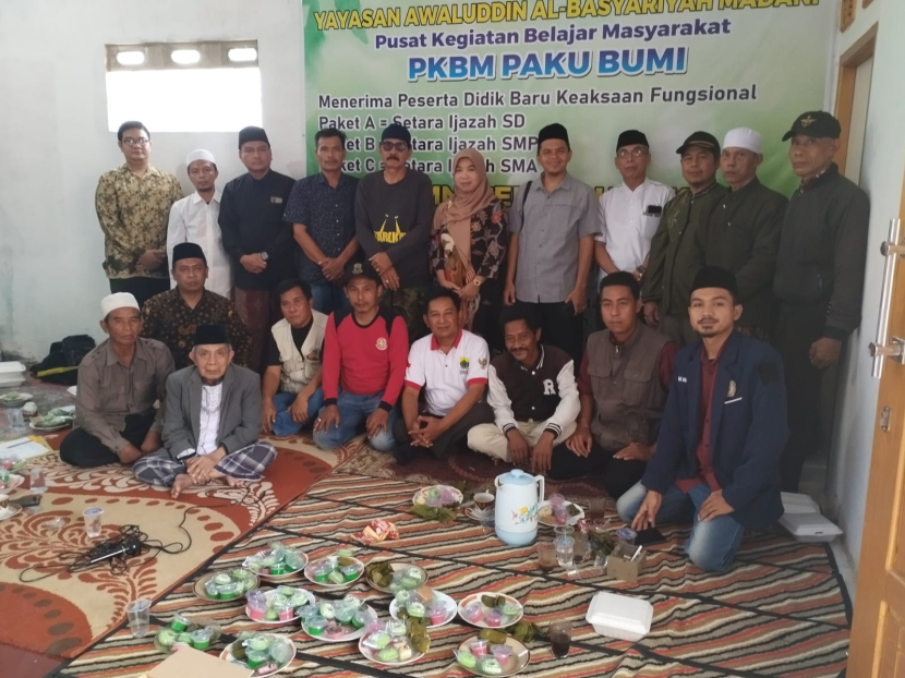 Sosialisasi Program PKBM Paku Bumi ke Masyarakat Cianjur, Jawa Barat. (Foto: PKBM Paku Bumi)