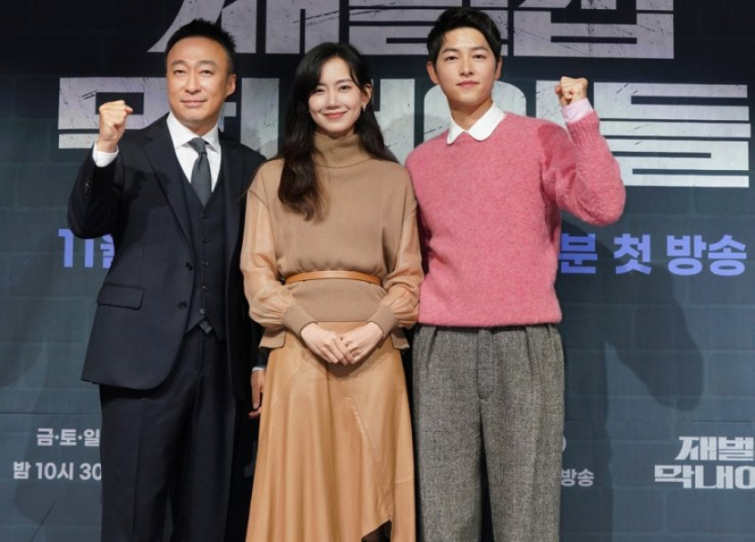 Para pemeran Reborn Rich saat konferensi pers di Seoul November lalu. Foto: Yonhap