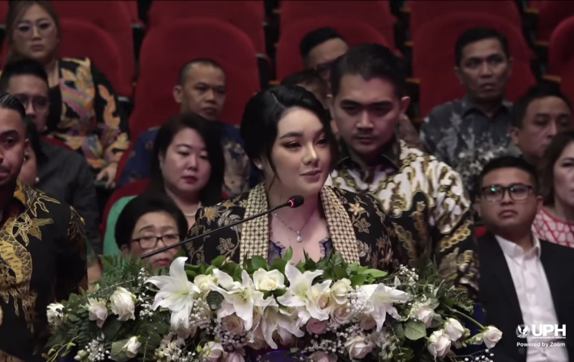 Anggota Komisi I DPR RI, Hillary Brigitta Lasut, dalam sidang terbuka gelar Doktor Hukum di Universitas Pelita Harapan (UPH) Tangerang, Banten, Sabtu (12/8/2023). Dok UPH