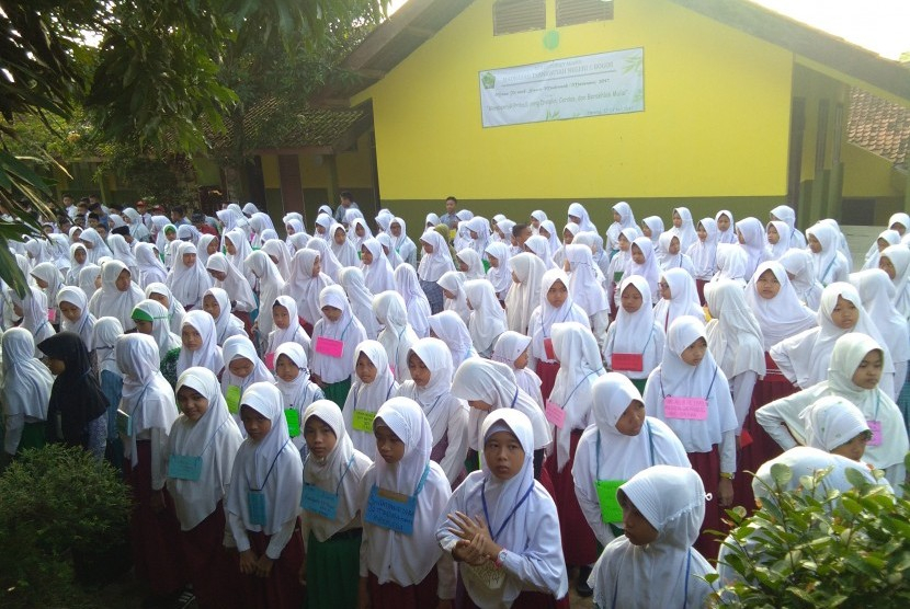 Pendaftaran PPDB Jakarta untuk jenjang MTsN dengan delapan jalur pendaftaran. Foto : republika