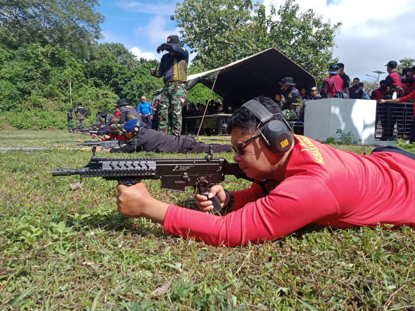 Kegiatan latihan menembak di Lapangan Tembak Pengayoman Nusakambangan. Foto : Tim Humas