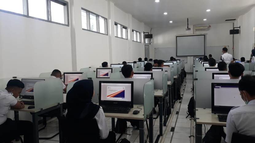 Memanfaatkan perkembangan teknologi pada era digital ini, Pusdiklat KAI juga telah menerapkan kombinasi pembelajaran tatap muka dan pembelajaran daring. (Foto: Humas PT KAI) 